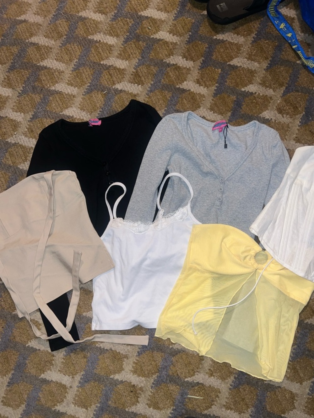 Edikted Women's Tops - size XS/S